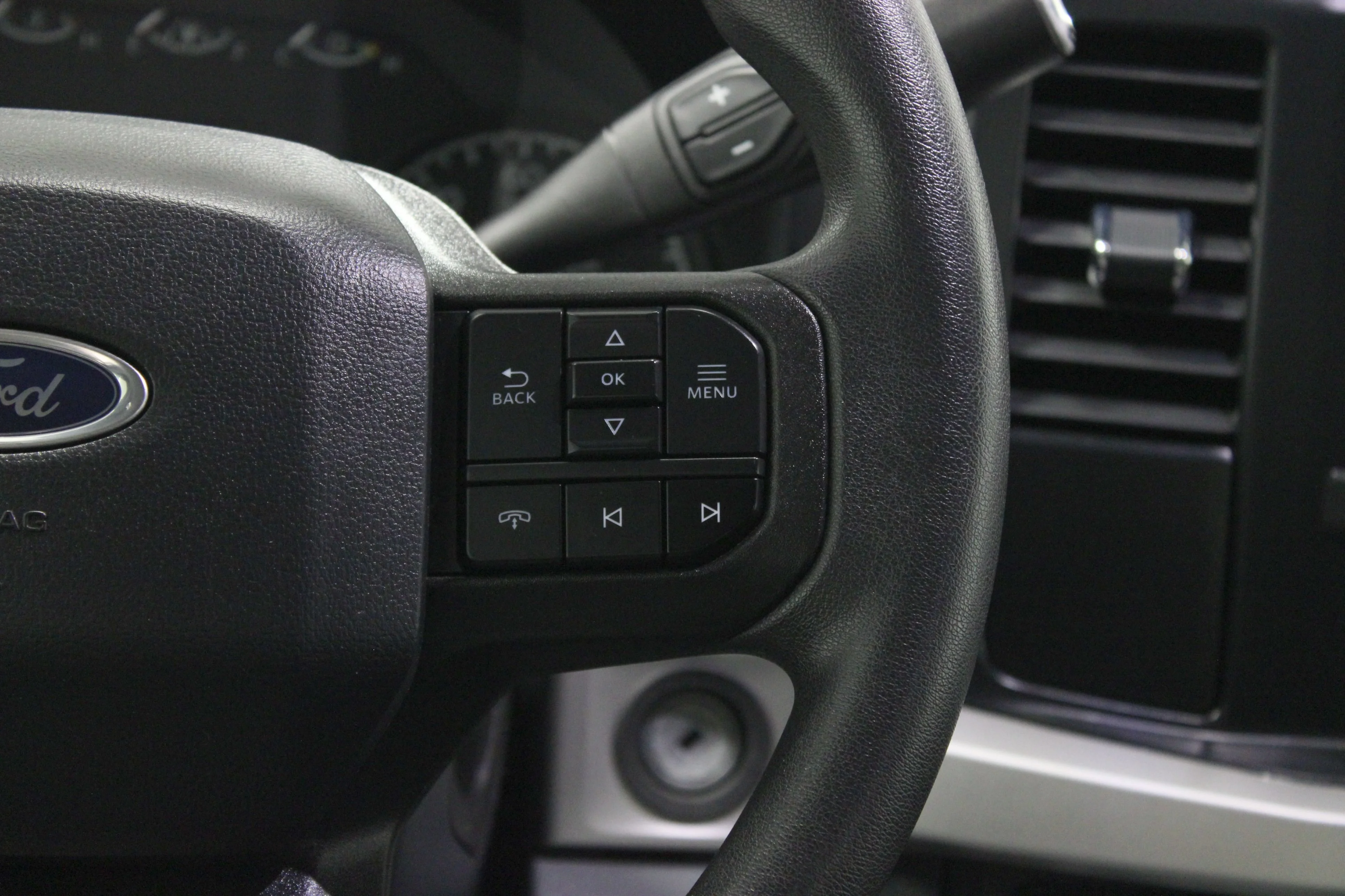 Used 2024 Oxford White Ford XLT image 24