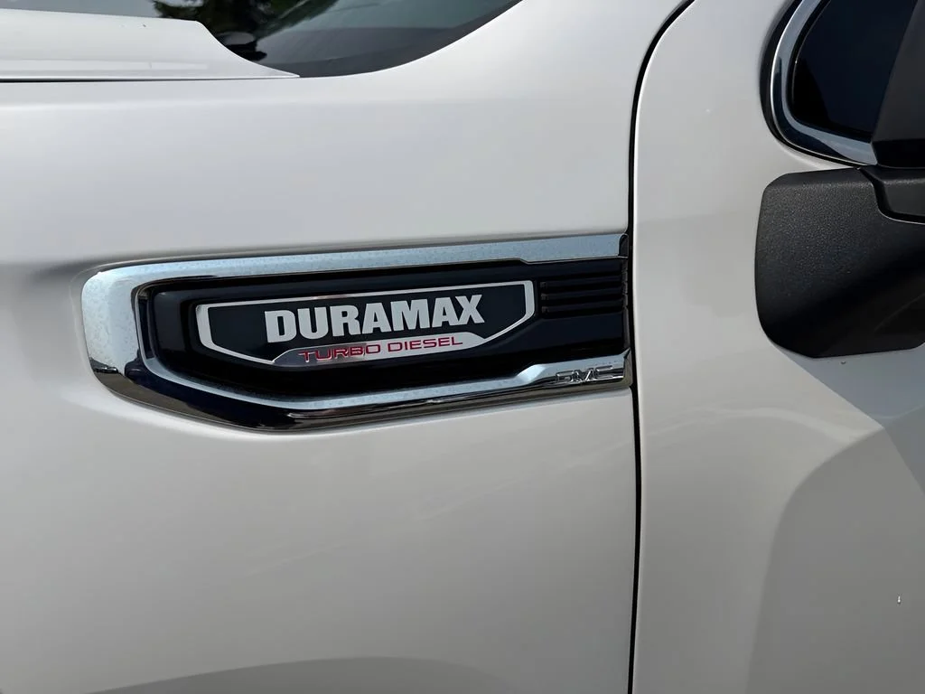 Used 2022 White Frost Tricoat GMC Denali image 42