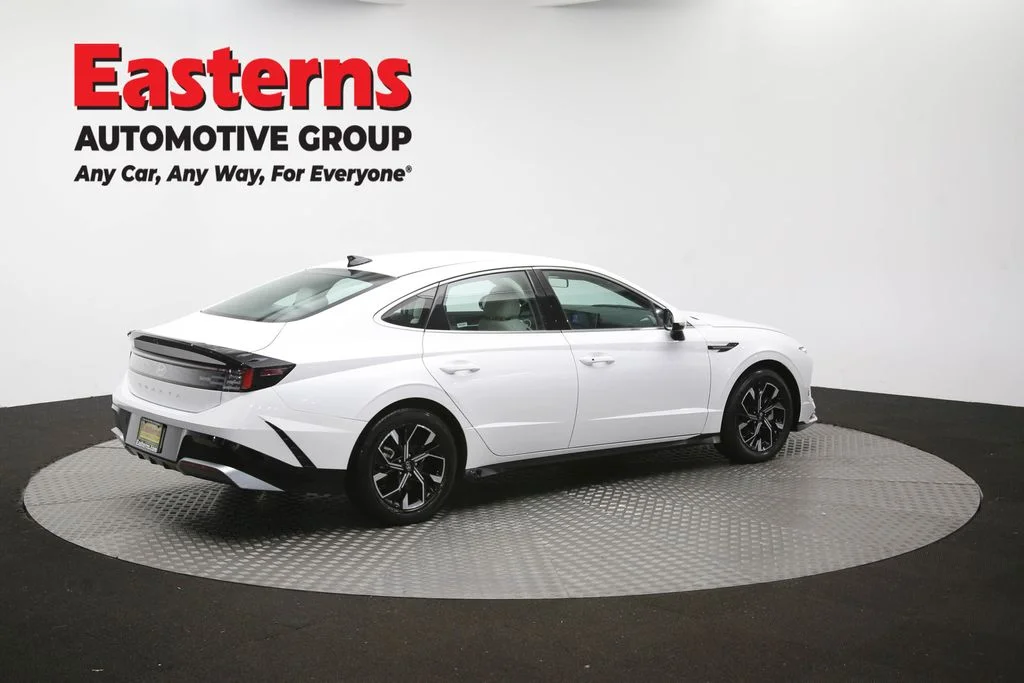 Used 2025 White Hyundai SEL image 42