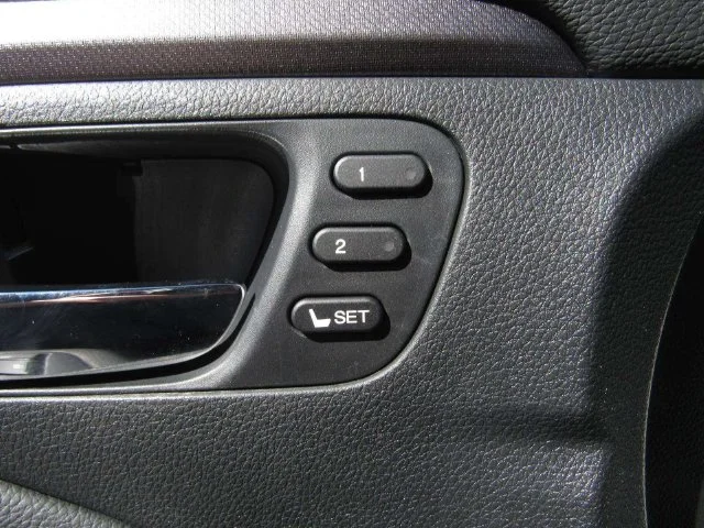Certified Used 2025 Platinum White Pearl Honda AWD RTL image 23