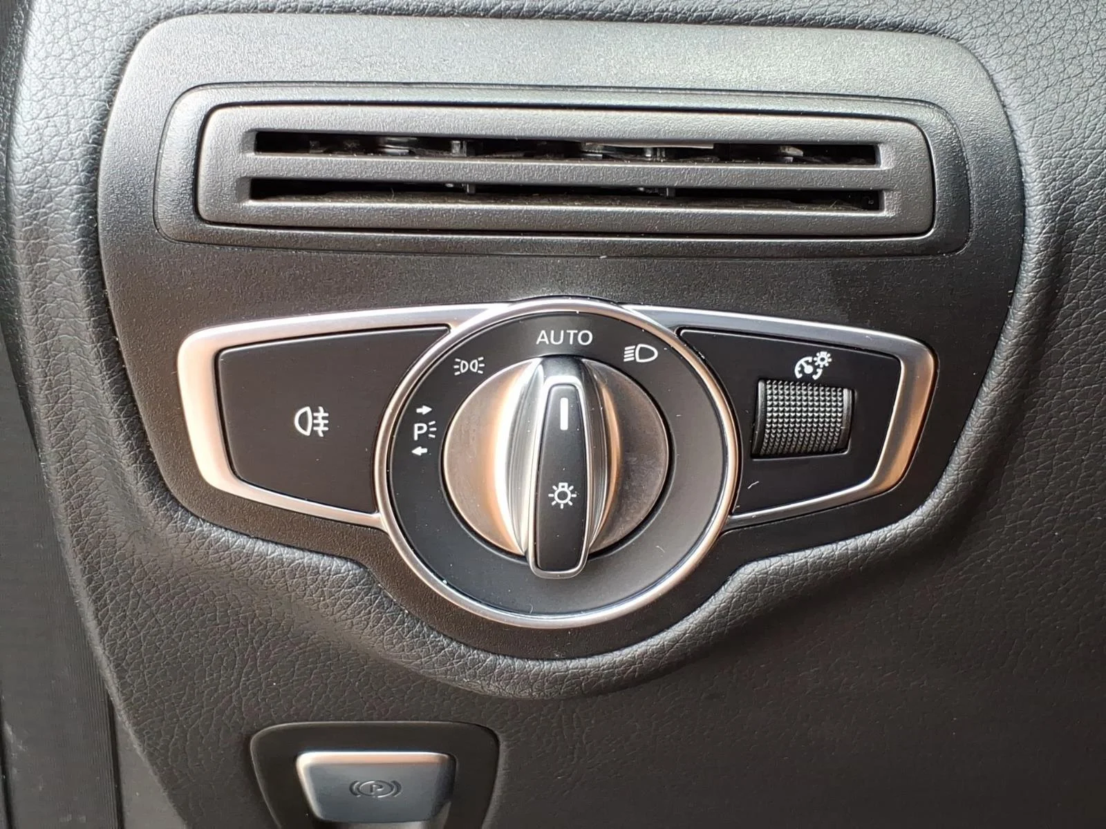 Used 2023 Black Mercedes-Benz GLC 300 image 17