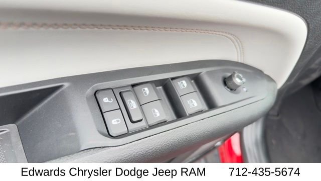 New 2026 Red Hot Pearl-Coat Exterior Paint Jeep Limited image 15