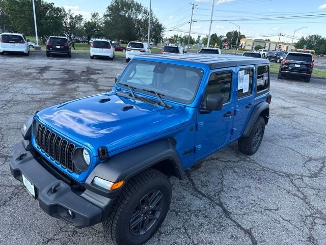 Used 2024  Jeep Sport S image 25