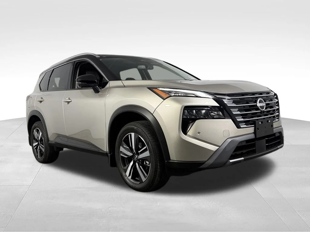 Used 2025 Champagne Silver Metallic Nissan SL image 4
