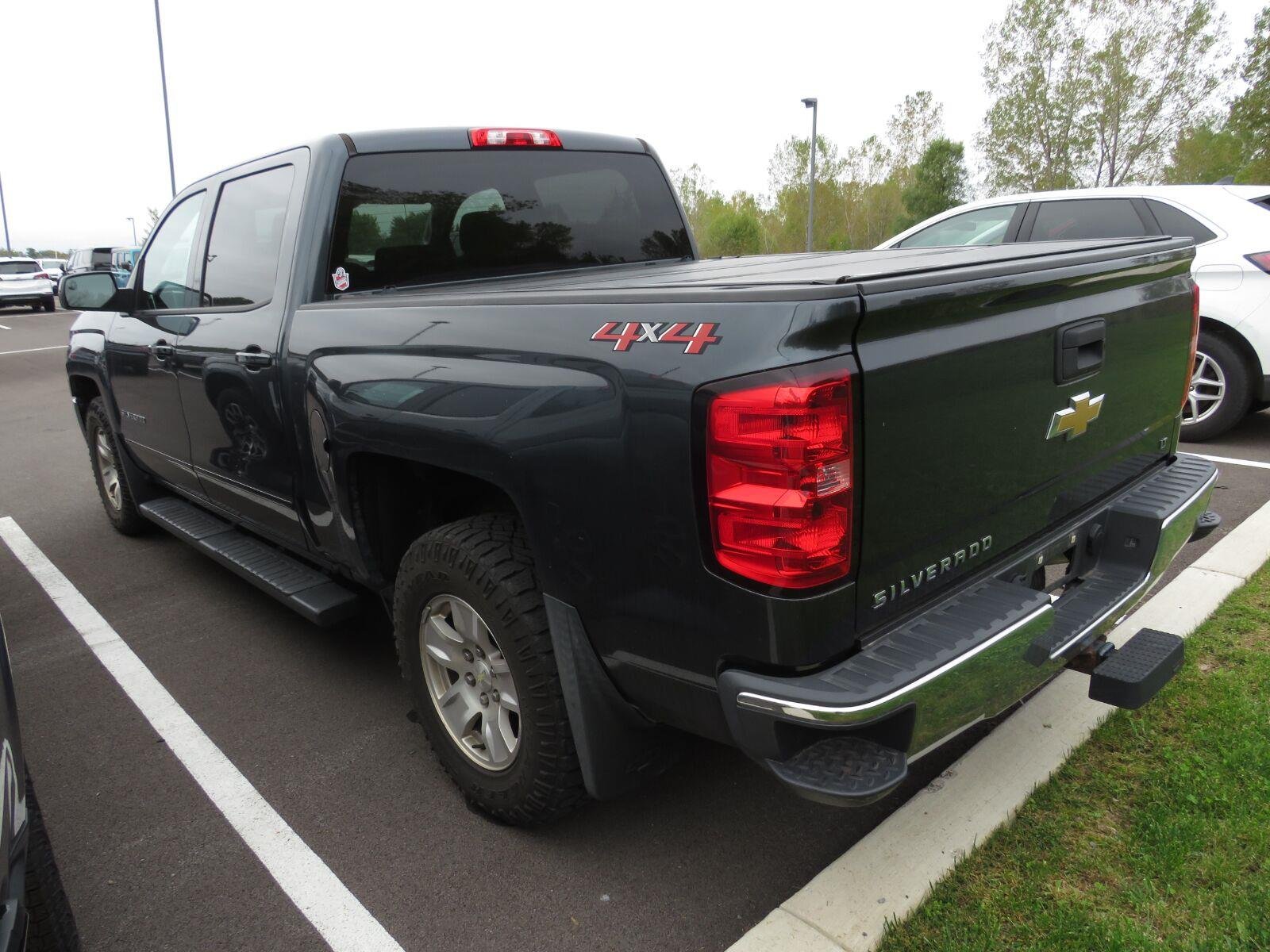 Used 2018 Graphite Metallic Chevrolet LT image 12