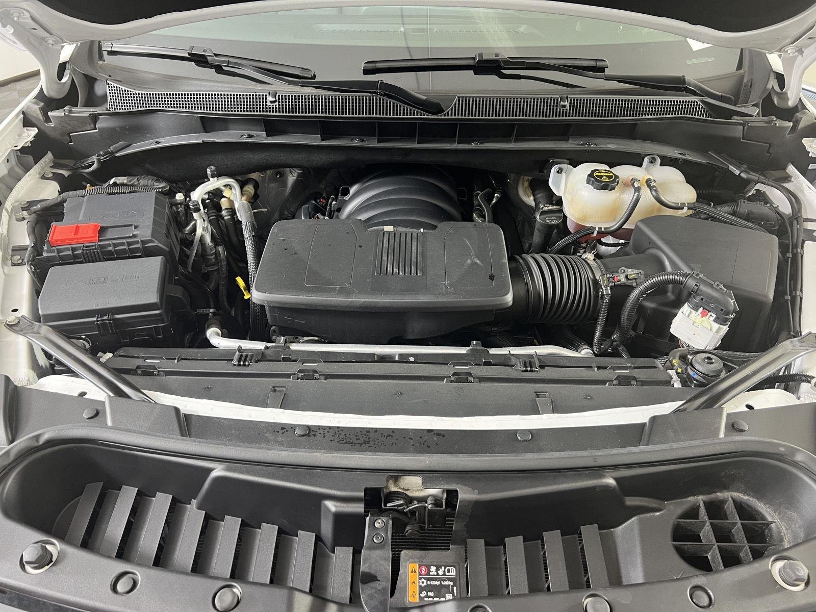 Used 2025 Pearl Chevrolet RST image 34