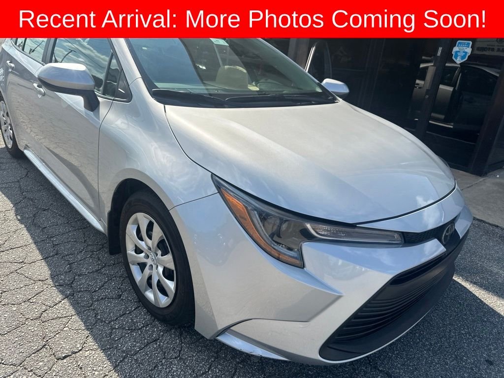 Certified Used 2025  Toyota LE image 1