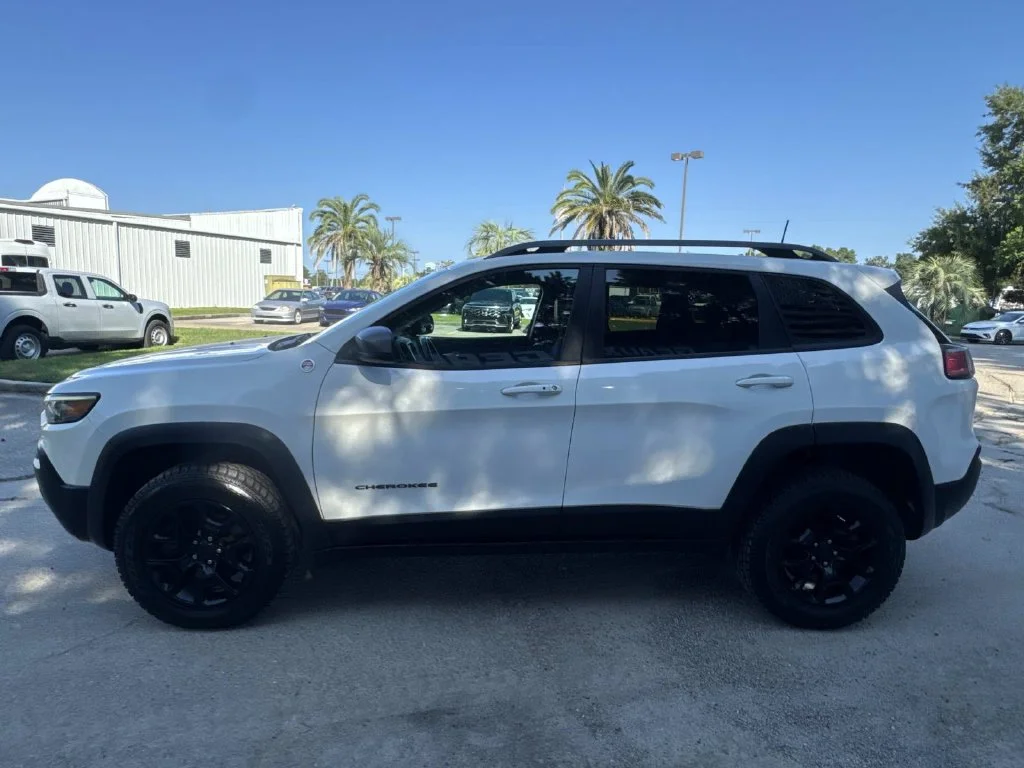 Used 2019 Pearl White Pearlcoat Jeep Trailhawk image 8