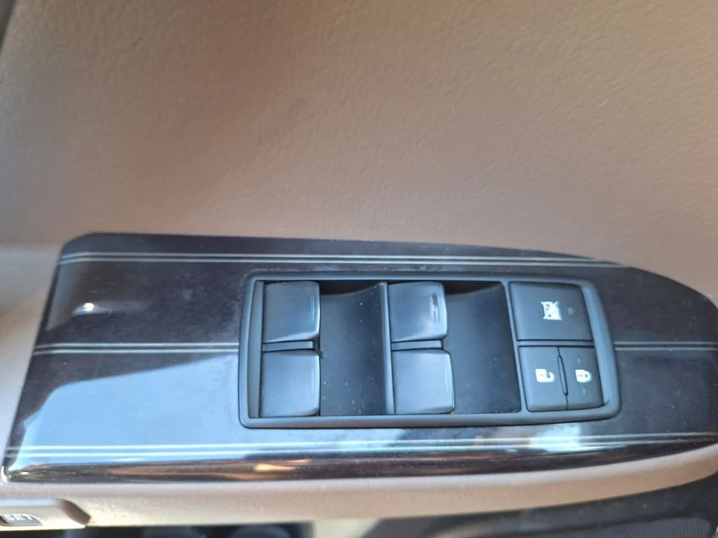 Used 2021 Blue Lexus 460 image 22