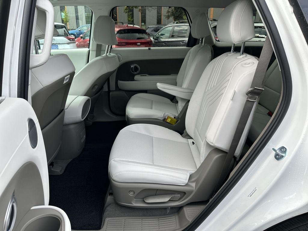 New 2026 White Hyundai SEL 7P image 15