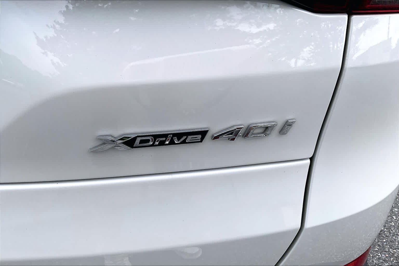 Used 2022 Mineral White Metallic BMW xDrive40i image 9