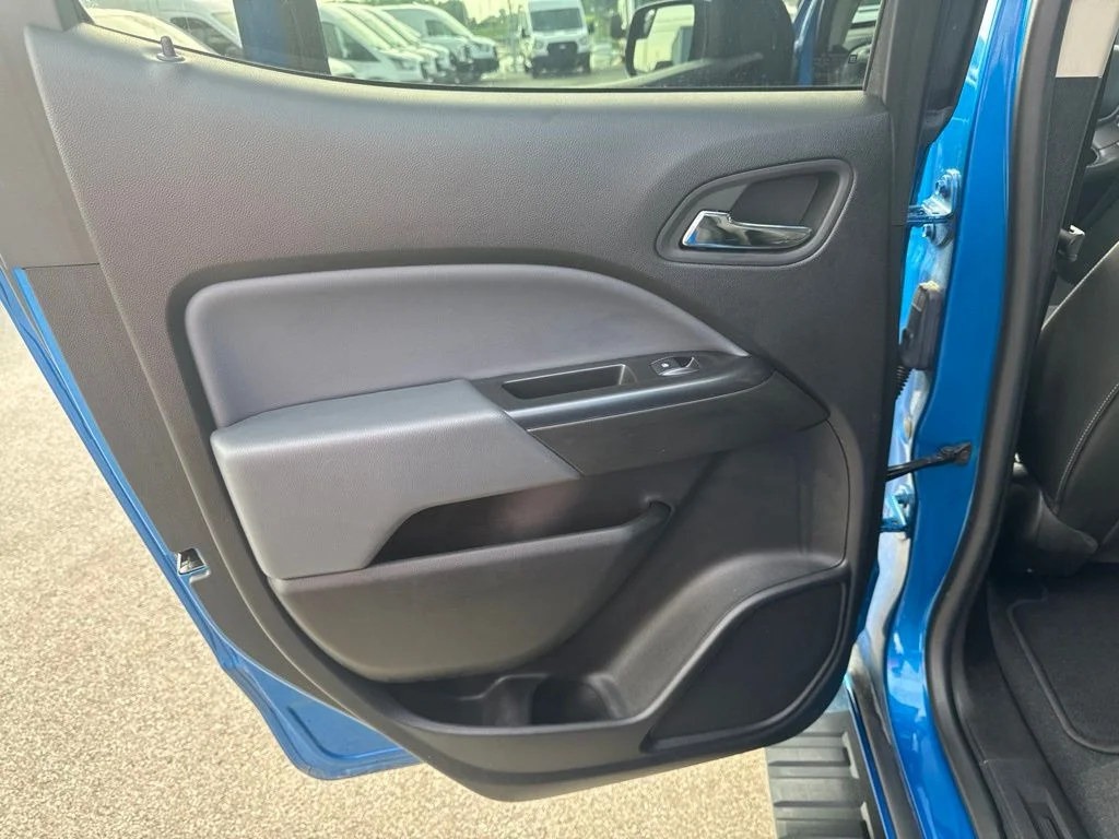 Used 2021 Blue Chevrolet Z71 image 31
