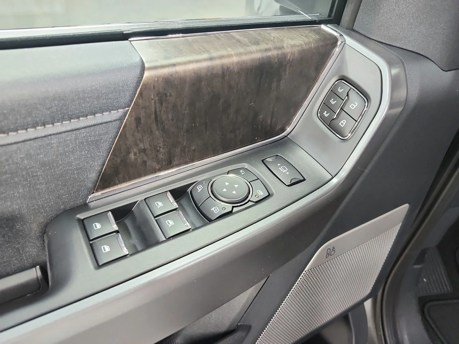 New 2026 Carbonized Gray Metallic Ford F-250® Lariat® image 36