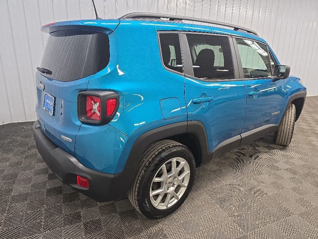Used 2022 Teal Jeep Latitude image 10