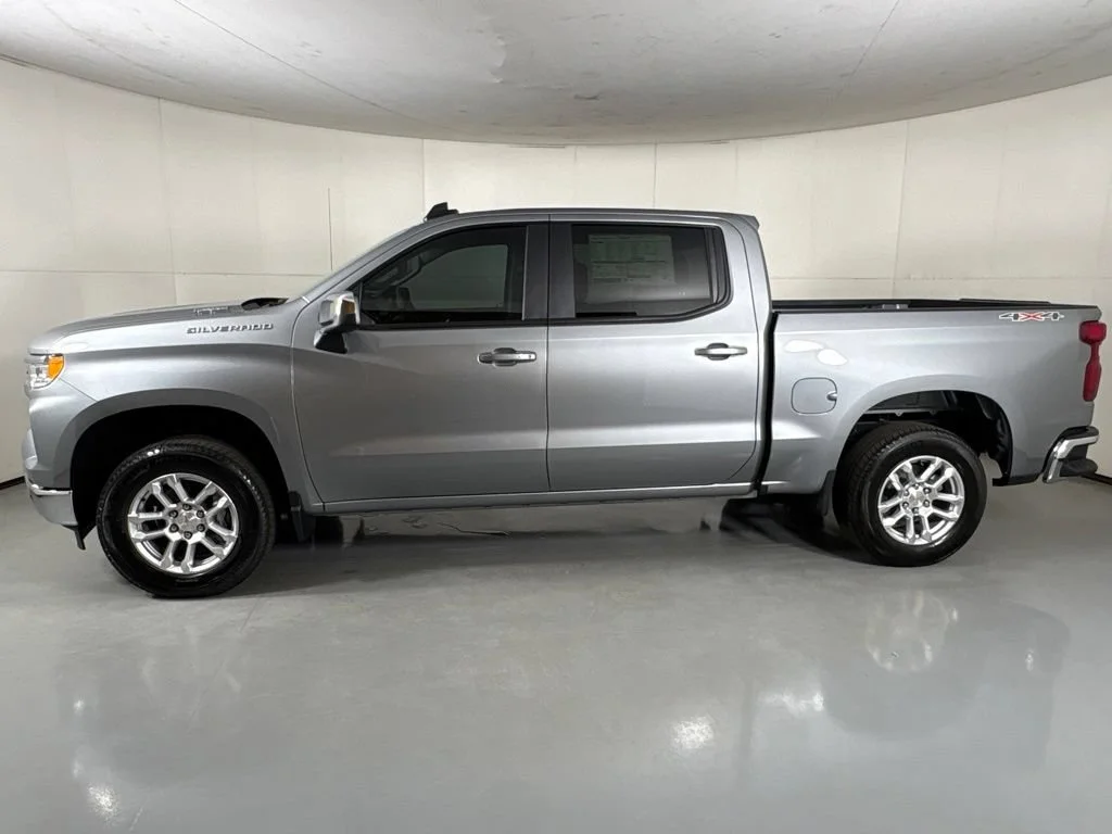 New 2026 Sterling Gray Metallic Chevrolet LT (2FL) image 6