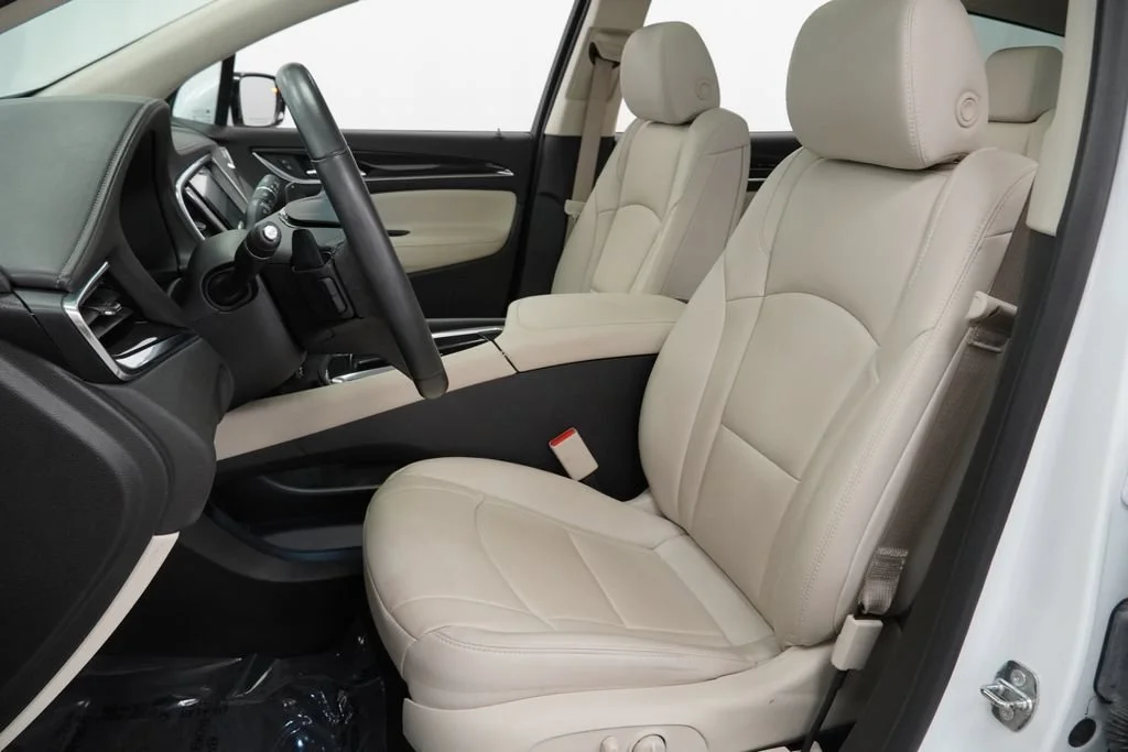 Used 2023 Summit White Buick Essence image 7