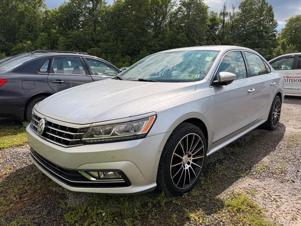 Used 2016  Volkswagen  image 2