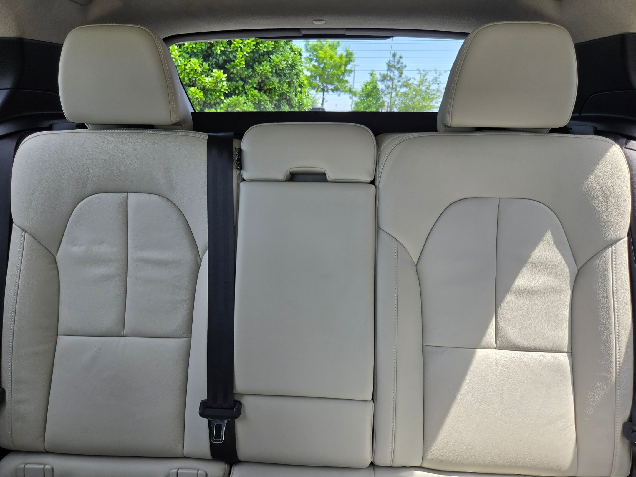 Used 2022 Denim Blue Metallic Volvo Momentum image 13