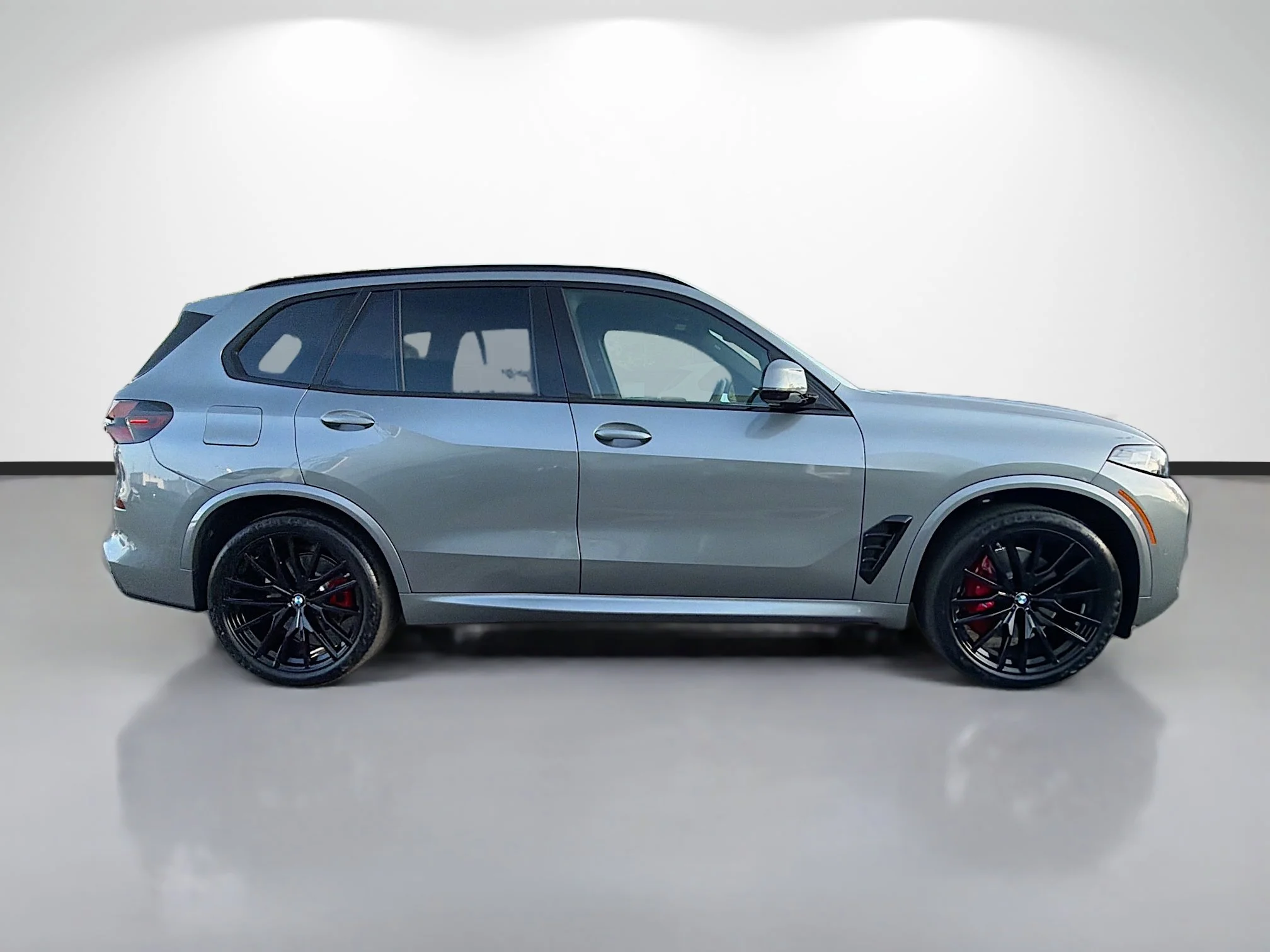 New 2026 Skyscraper Grey Metallic BMW xDrive40i image 2