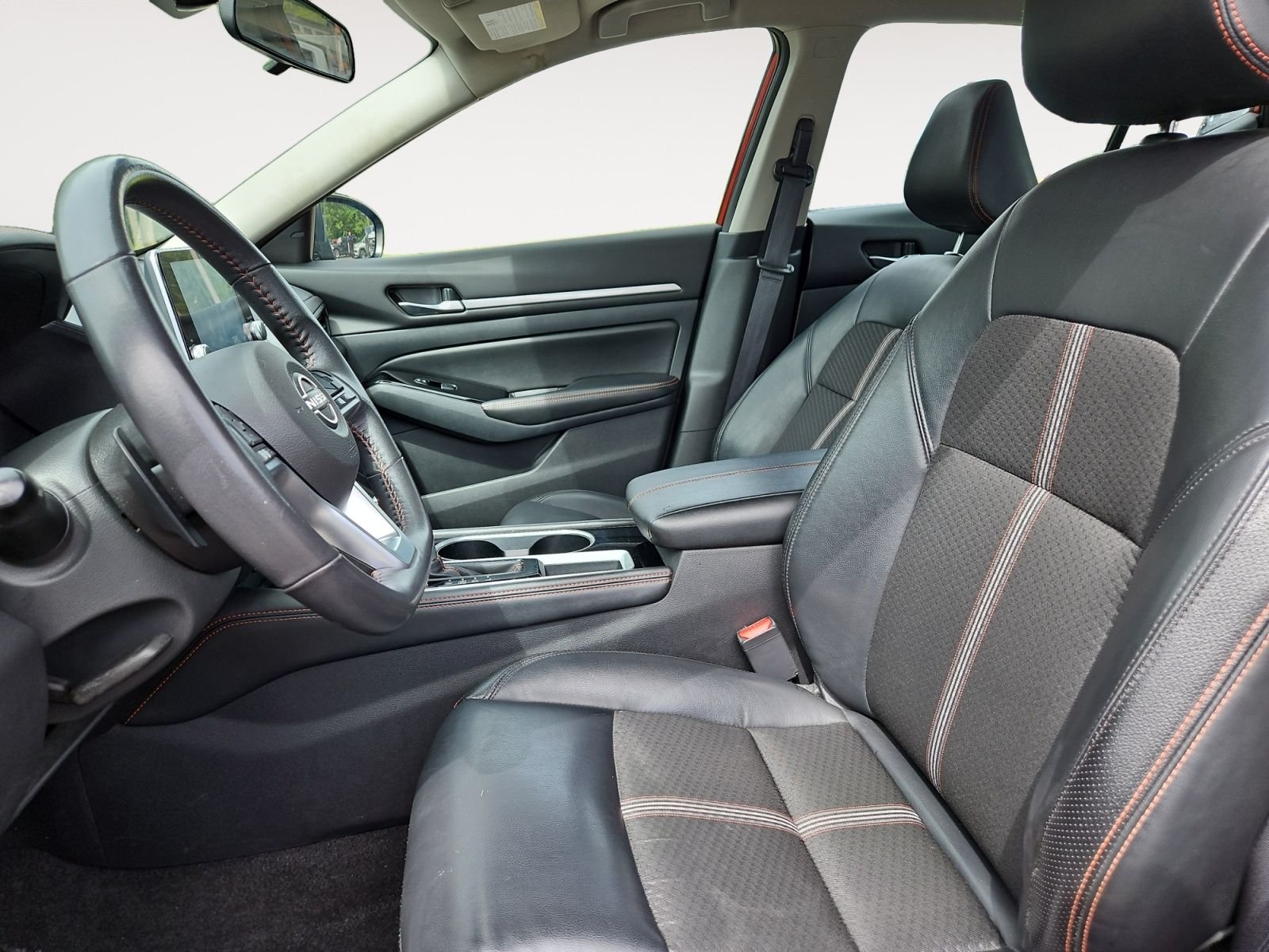 Used 2024 Red Nissan 2.5 SR image 9