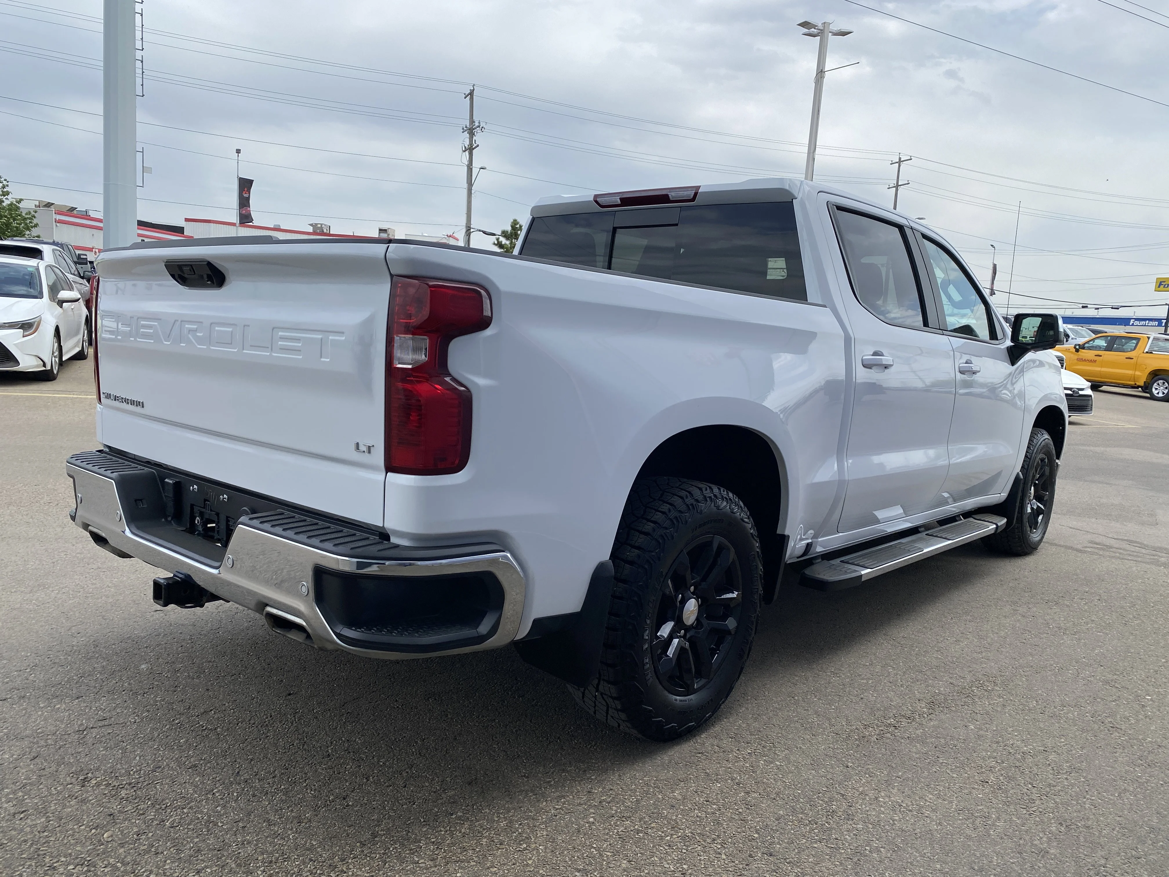 Used 2024 White Chevrolet LT Crew Cab * TOW PACKAGE * 360 CAMERA * NAVIGATION * image 5