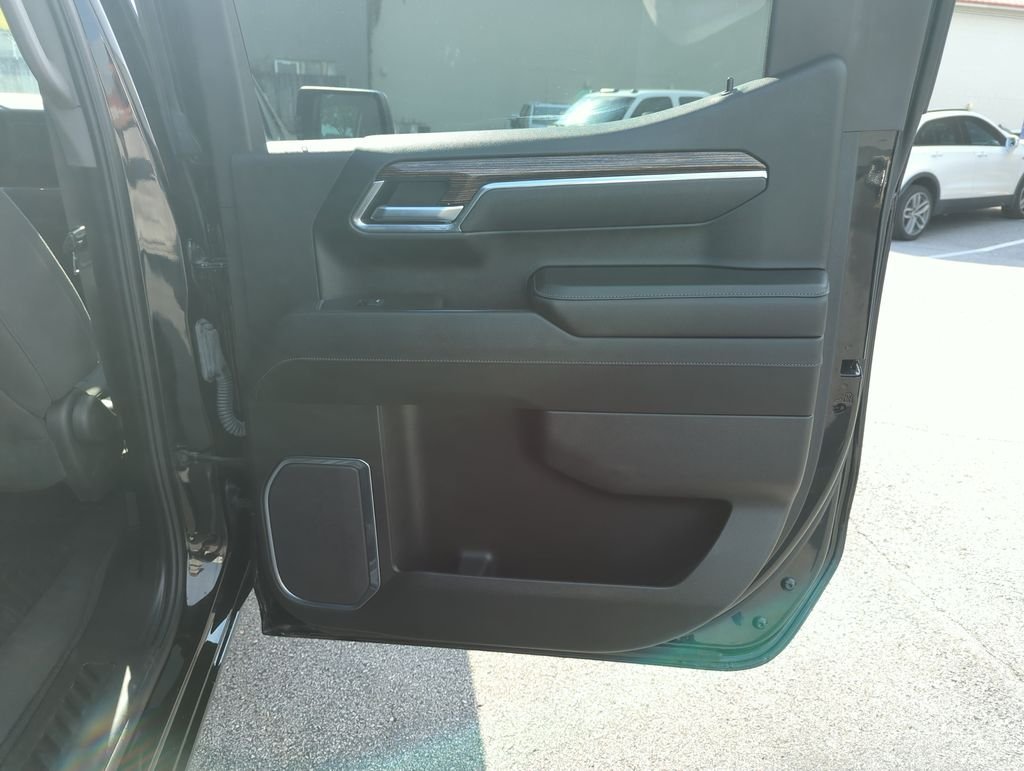 Used 2025 Black GMC Elevation image 28