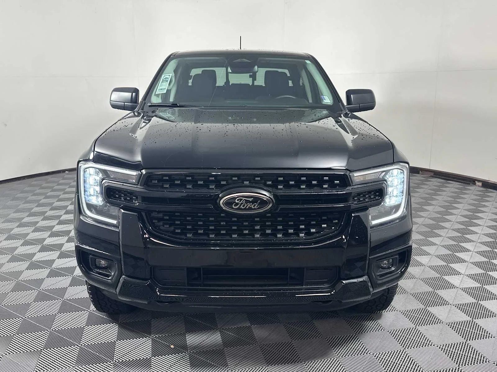 New 2025 Shadow Black Ford XLT image 2