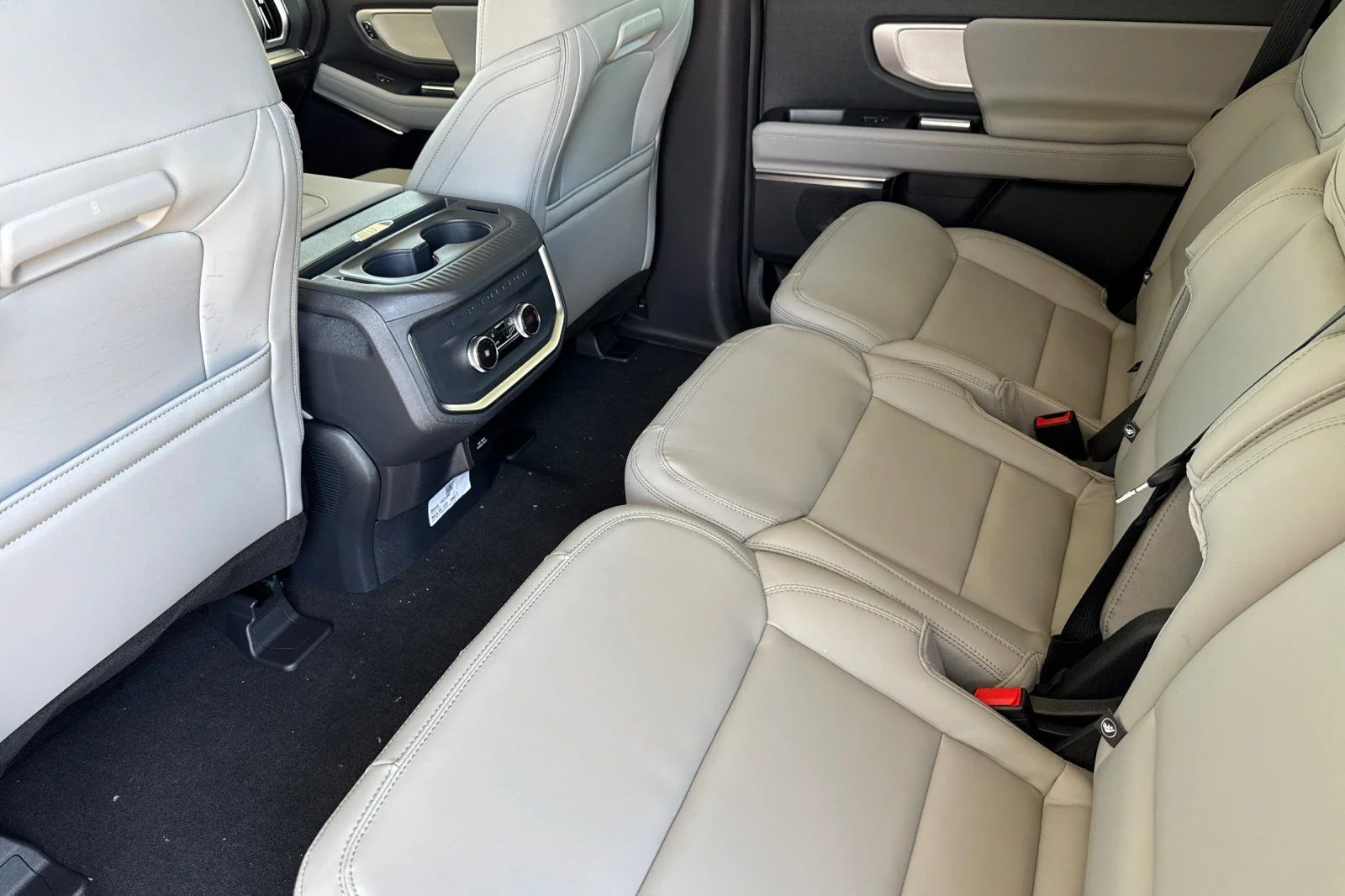 New 2026 Star White Metallic Tri-Coat Ford Active image 15