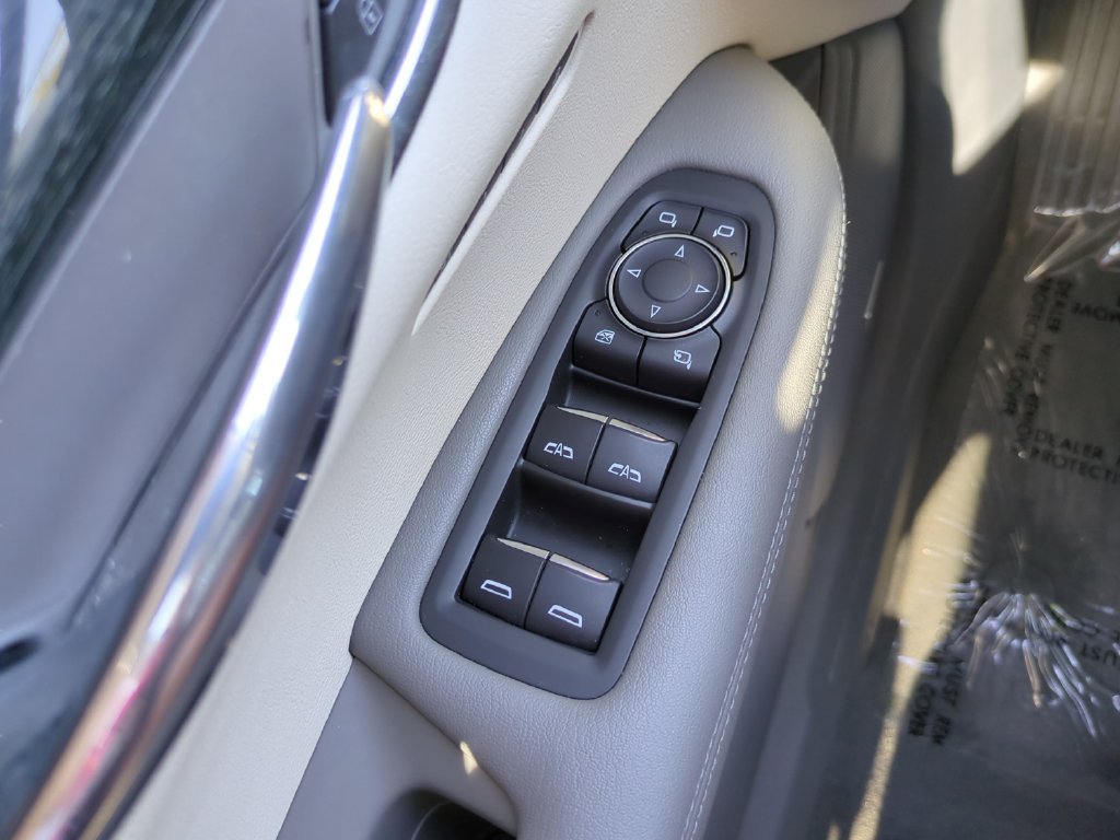 Used 2022 White Cadillac Premium Luxury image 19