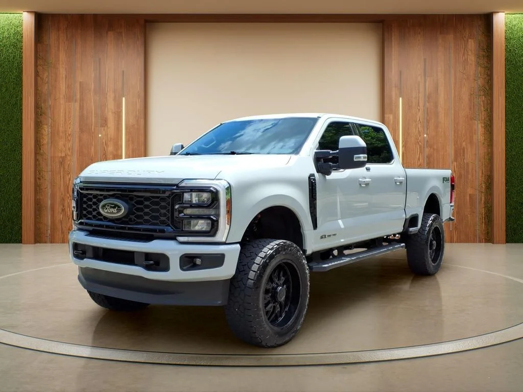 Used 2025 White Ford Lariat image 28