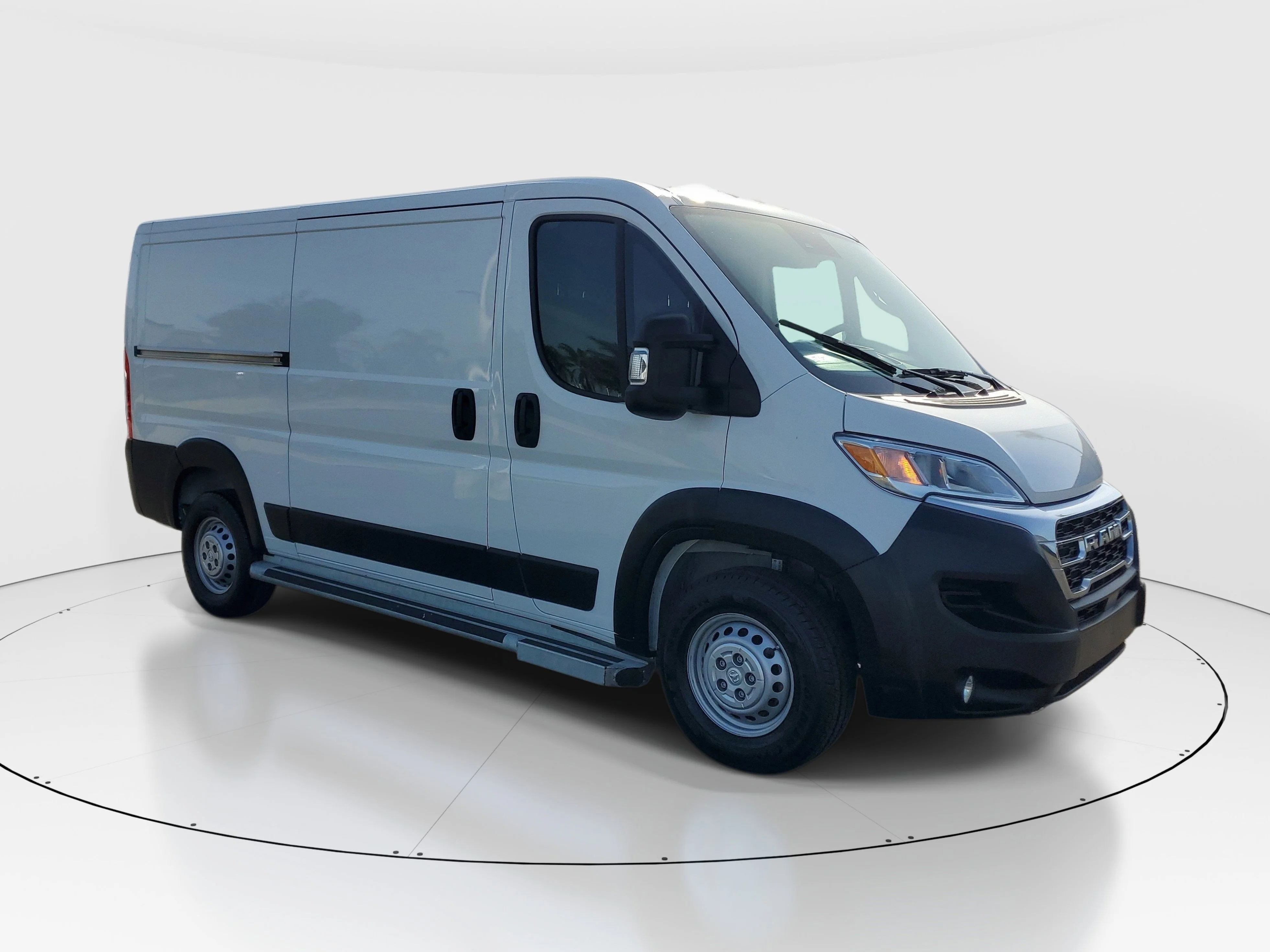 Used 2025 White Ram Base image 8