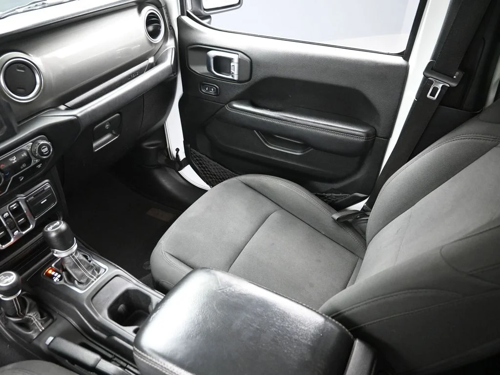 Used 2020 White Jeep Unlimited Sahara image 17