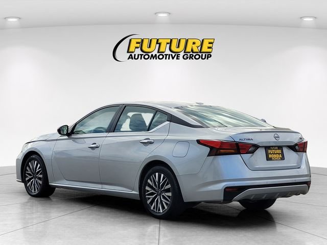 Used 2024 Silver Nissan 2.5 SV image 7
