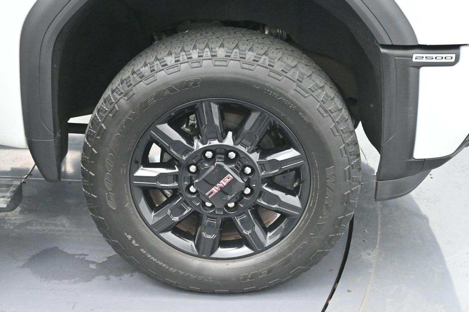 Used 2024 Summit White GMC AT4 image 37