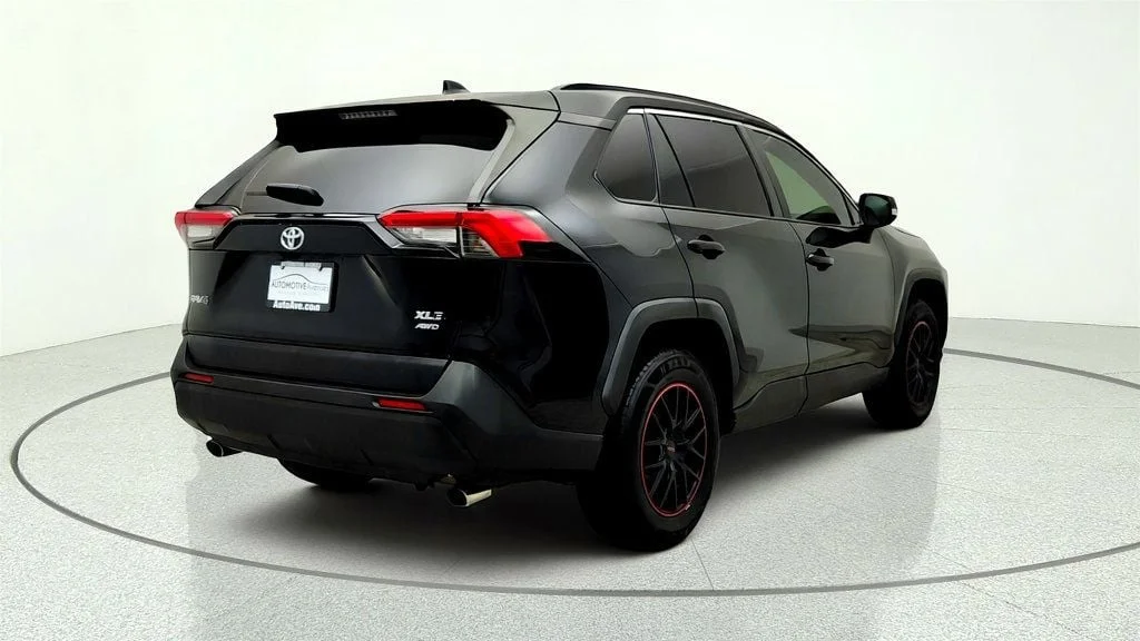 Used 2019 Midnight Black Metallic Toyota XLE AWD image 5
