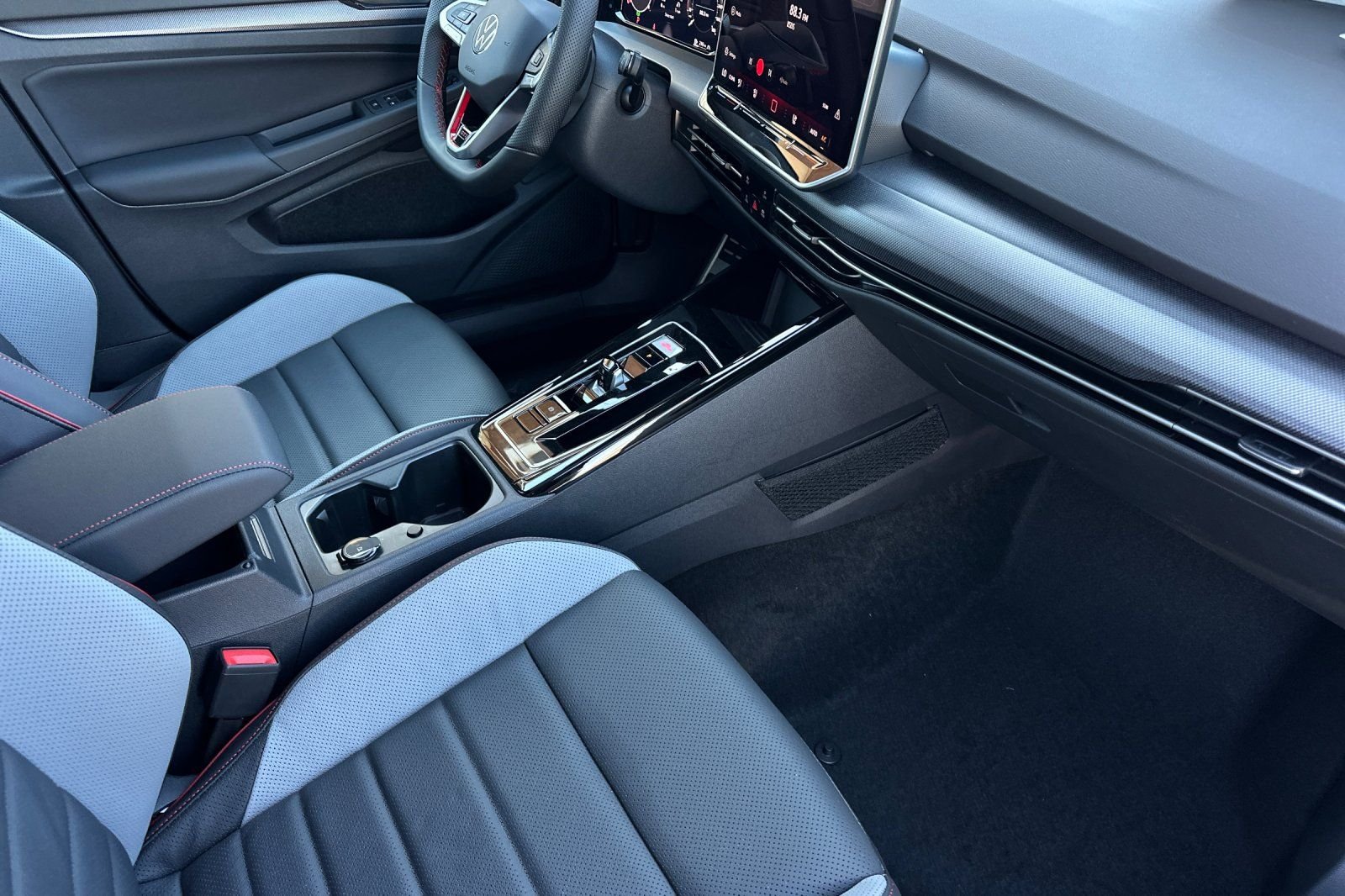 New 2026 Moonstone Gray Volkswagen 2.0T SE image 16
