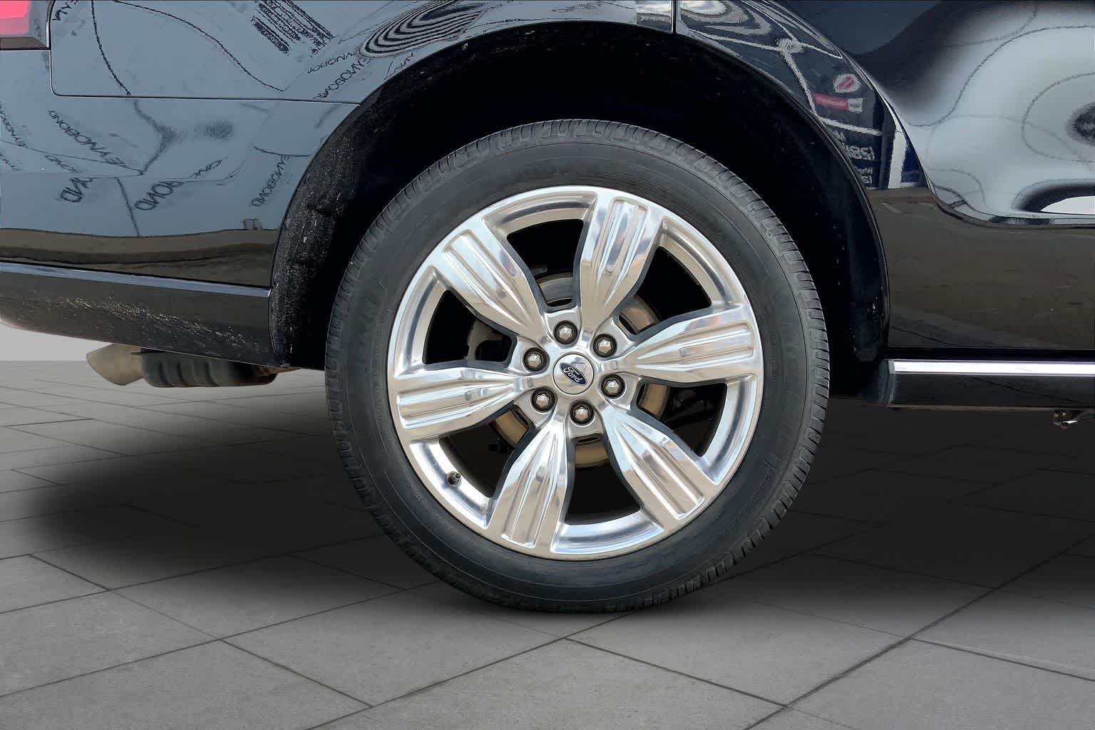 Used 2023 Agate Black Ford Platinum image 11