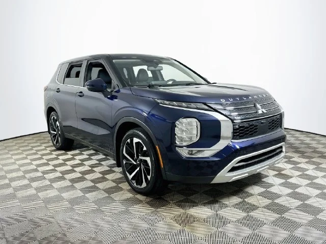 Certified Used 2023 Blue Mitsubishi SE image 1