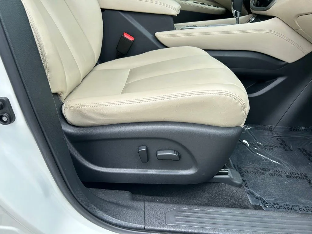 Used 2022 Pearl White Tri-Coat Nissan SV image 40