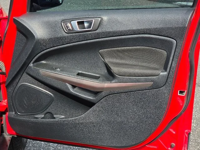 Used 2019 Race Red Ford SE image 10