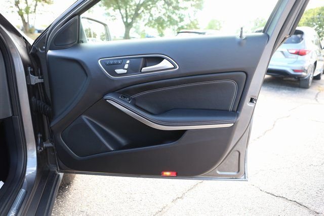 Used 2020 Gray Mercedes-Benz GLA 250 image 30