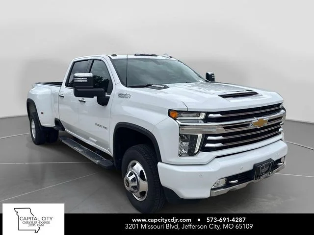 Used 2022 White Chevrolet High Country image 1