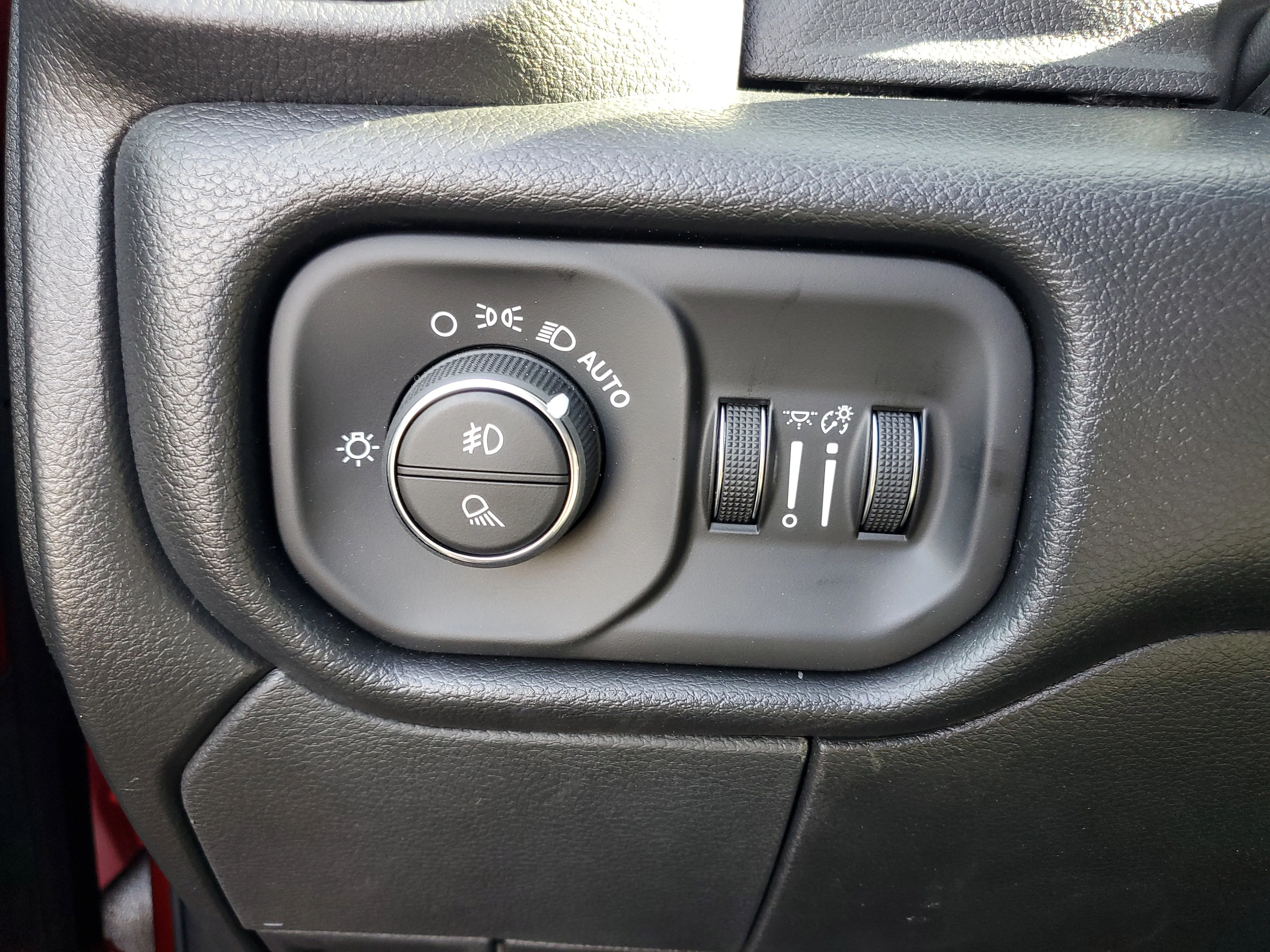 New 2026 Molten Red Pearl-Coat Exterior Paint RAM Laramie image 25