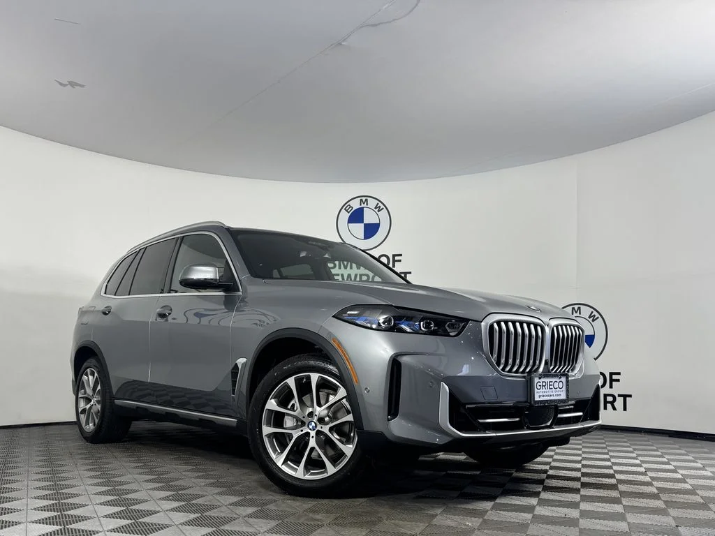 New 2026 Gray BMW xDrive40i image 3