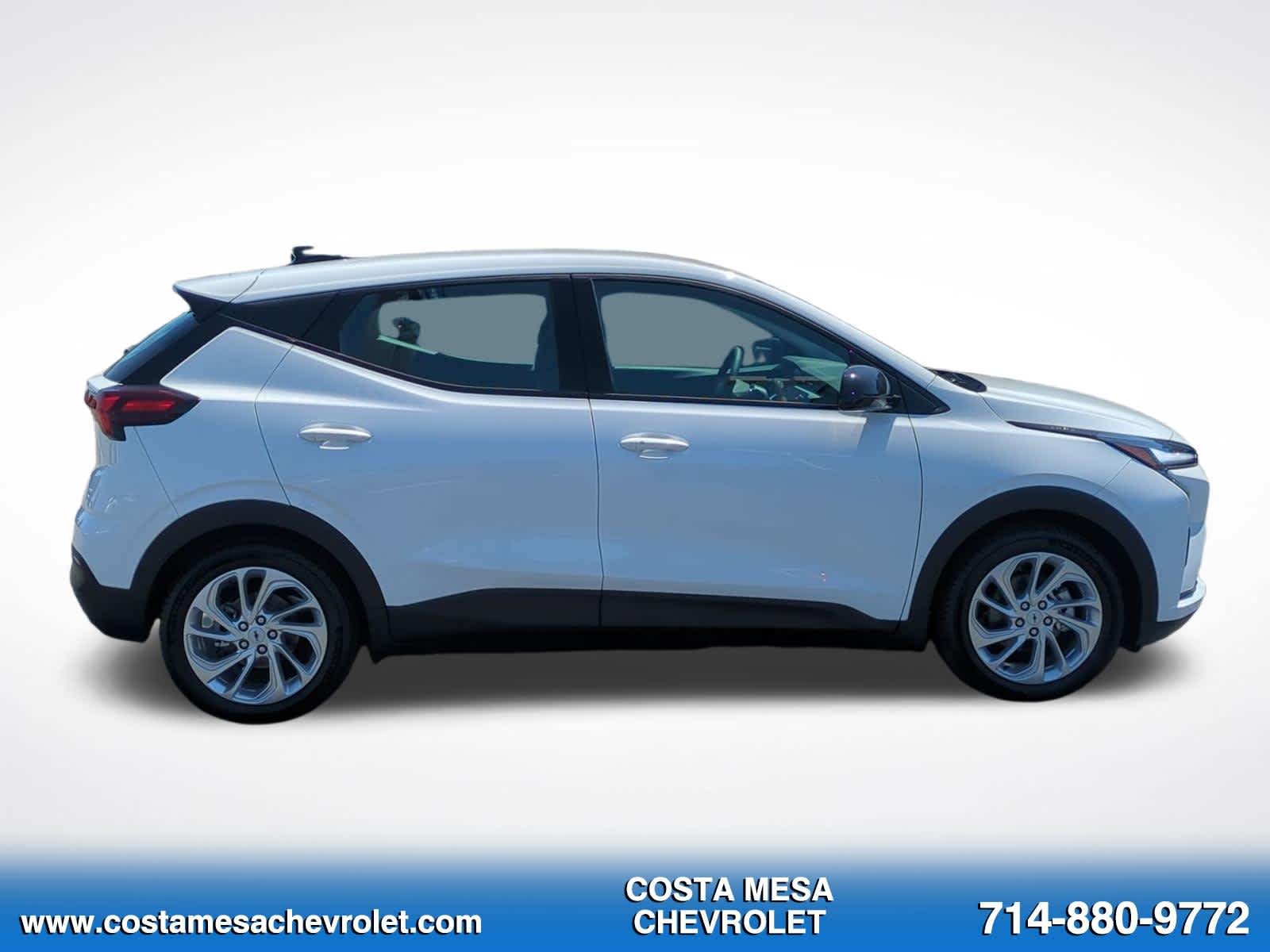 New 2027 Summit White Chevrolet LT image 4