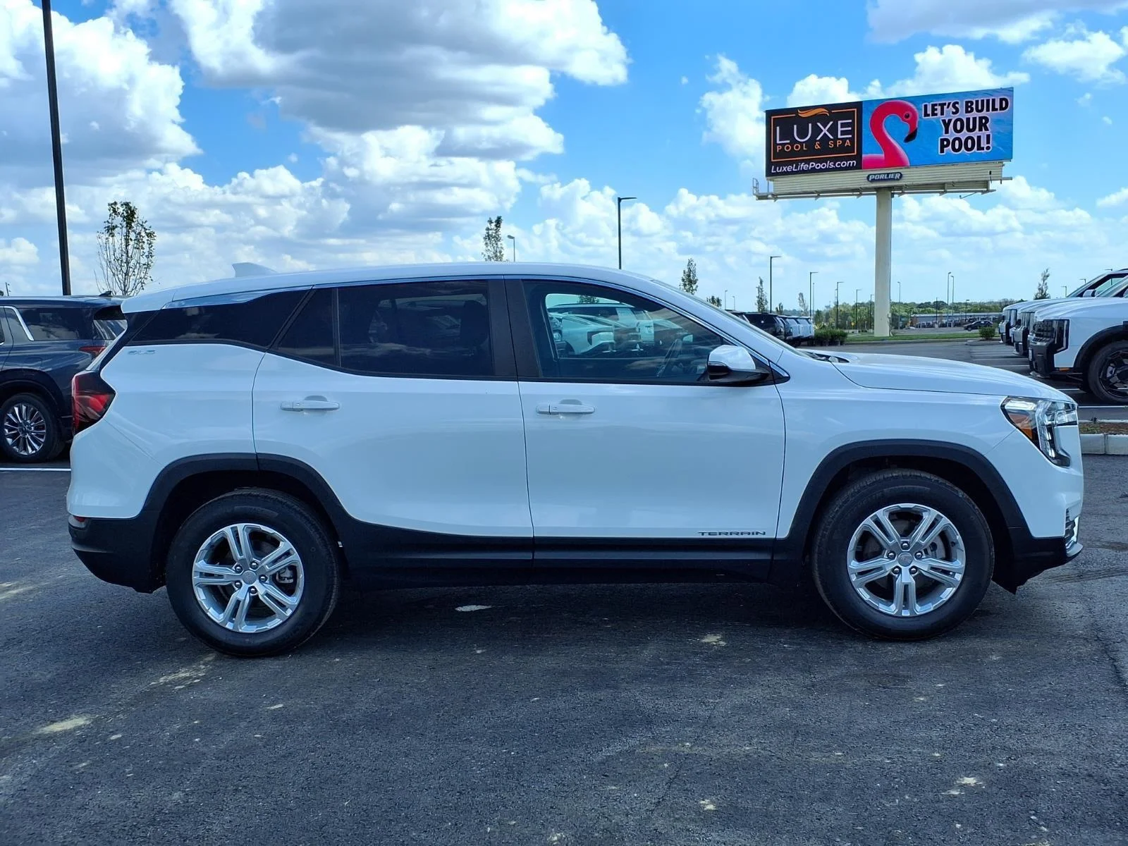 Used 2024 Summit White GMC SLE image 28