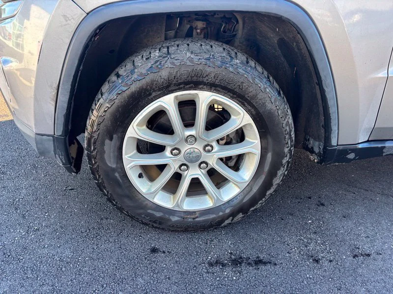 Used 2015 Silver Jeep Laredo image 16