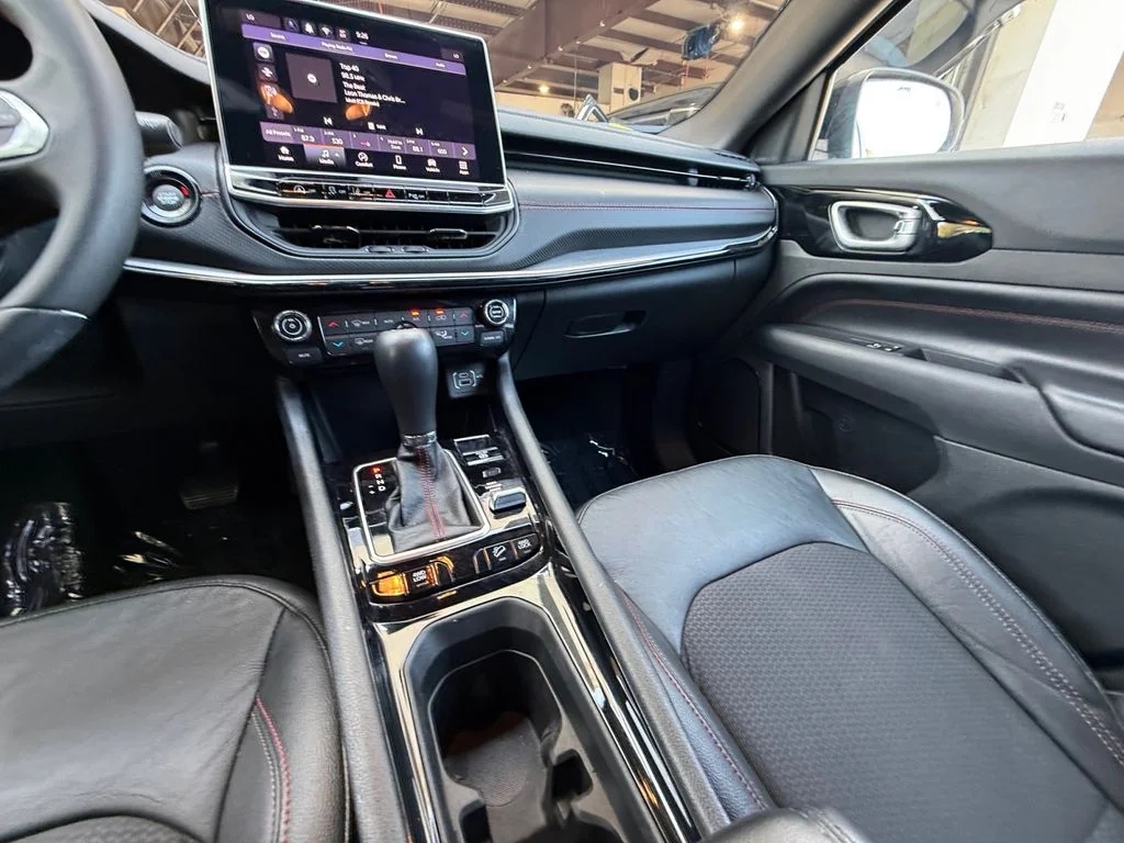 Used 2025 Silver Jeep Trailhawk image 15