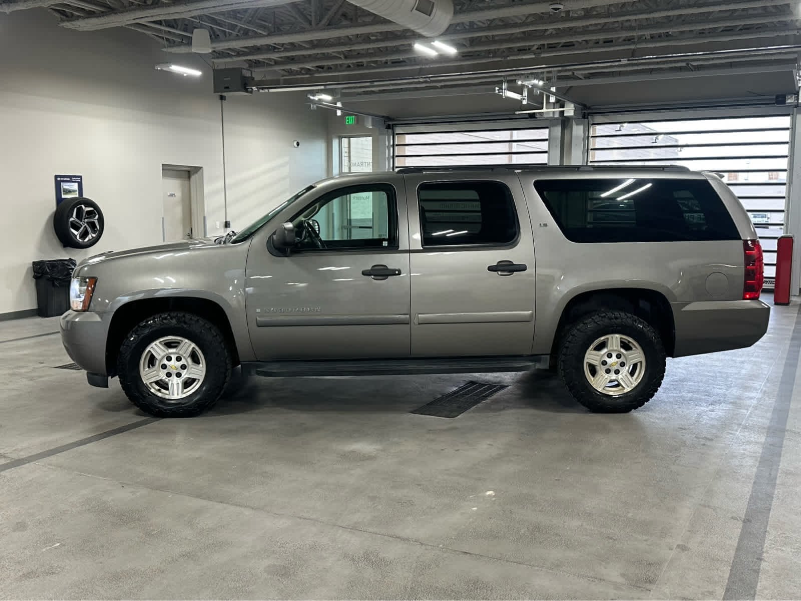 Used 2008 Chevrolet Suburban LS with VIN 1GNFK16348J208049 for sale in Murray, UT