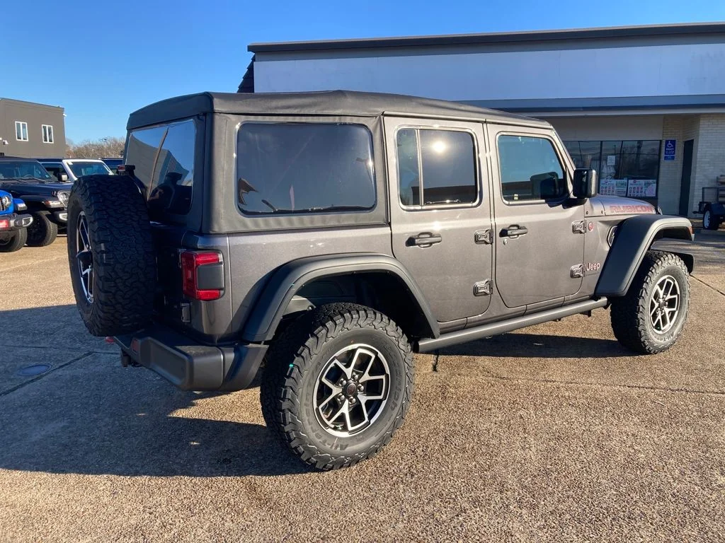 New 2026 Granite Crystal Metallic Clear-Coat Exterior Paint Jeep Rubicon image 5